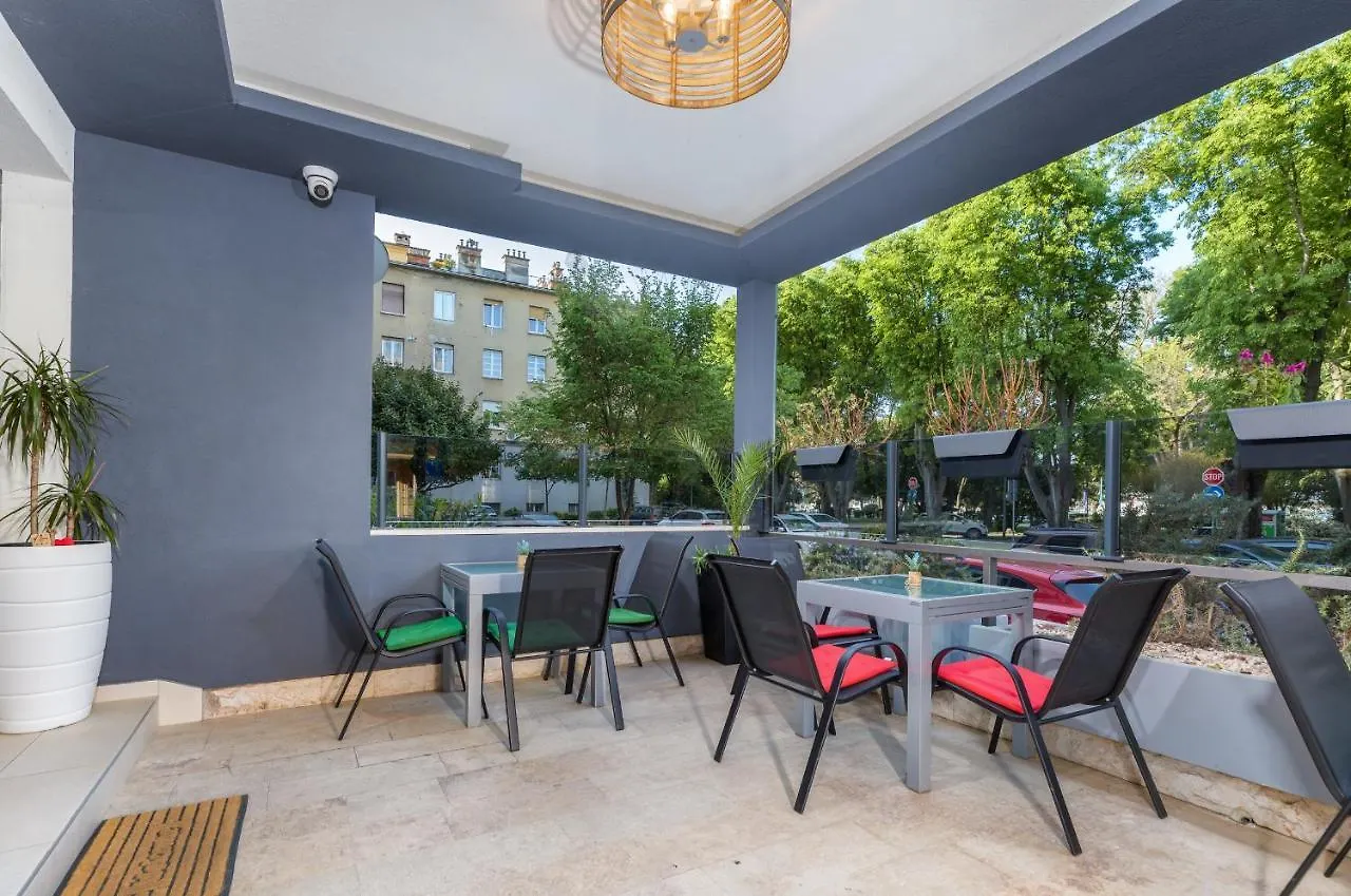 Marine Lux Apartments 普拉 0*,