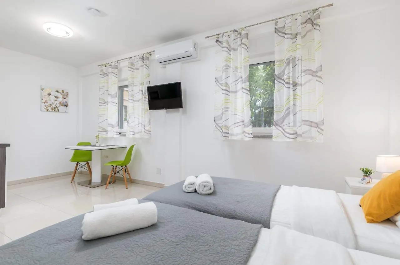 Marine Lux Apartments Pula 0*,