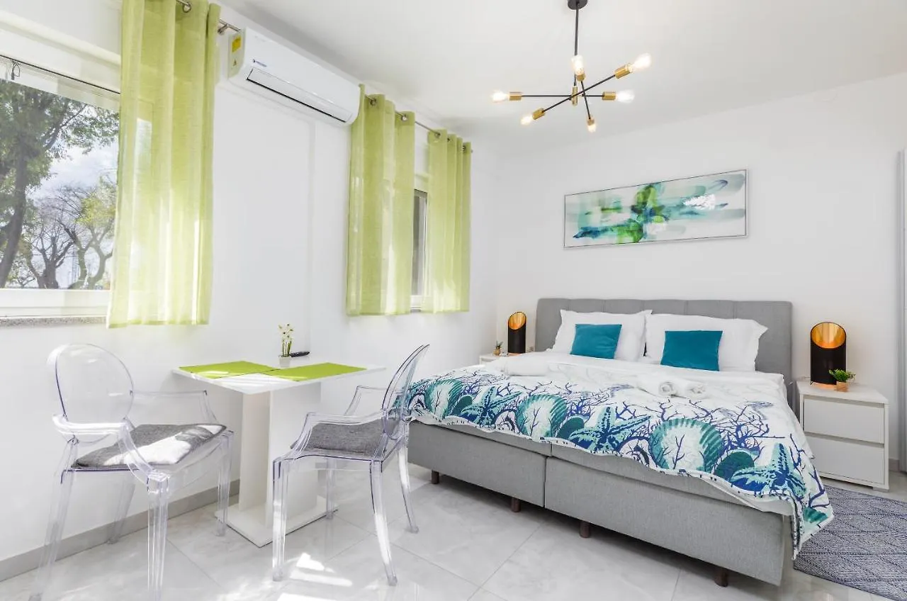 Marine Lux Apartments Pula 0*,  Croatia