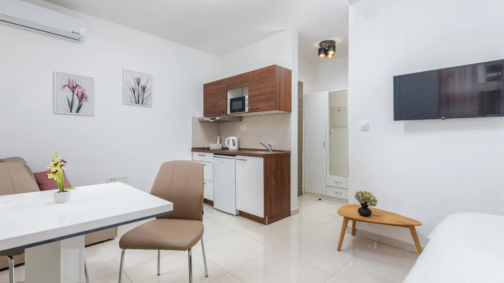 Marine Lux Apartments Pula 0*,  Croatia