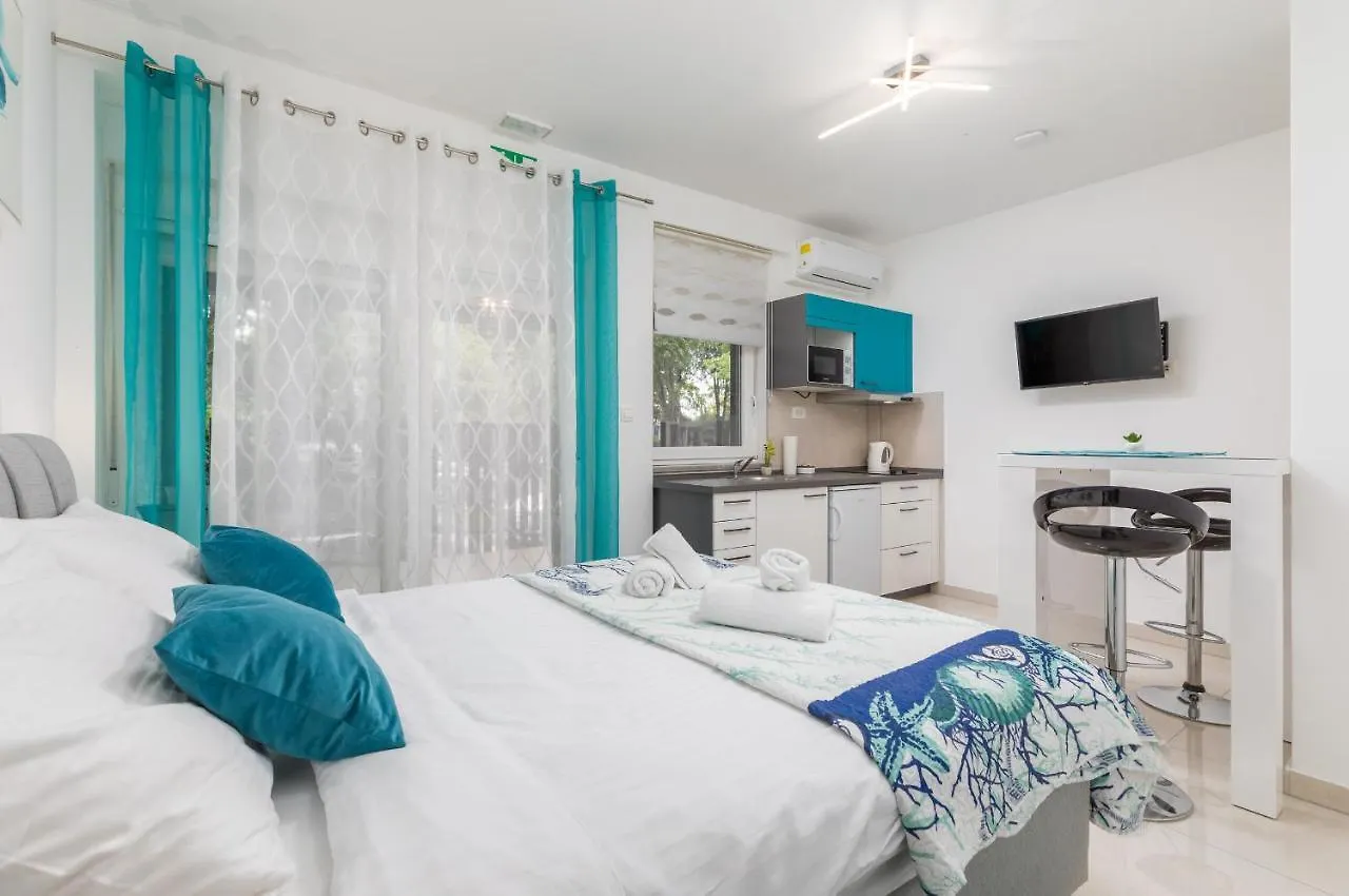 Marine Lux Apartments Pula 0*,  Croatia