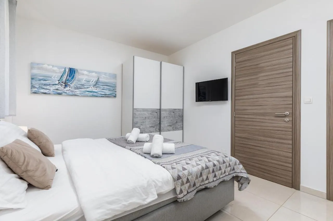 Marine Lux Apartments Pula 0*,  Croatia
