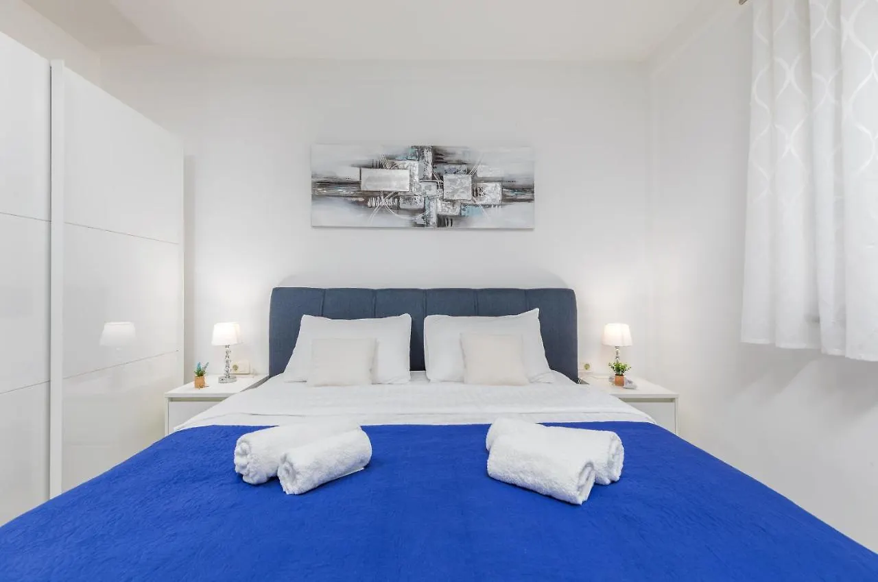 Marine Lux Apartments Pula 0*,  Croatia