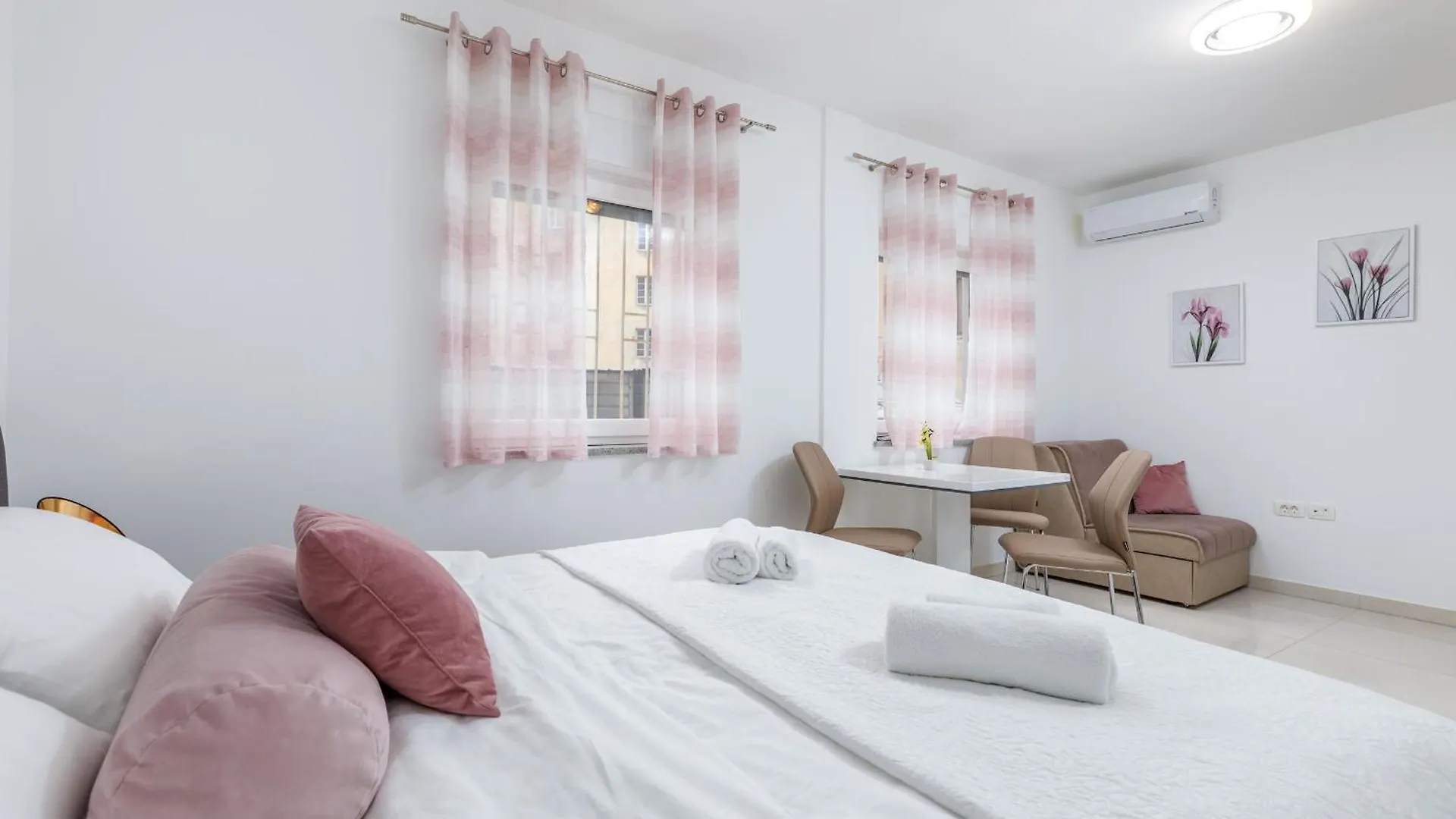 Marine Lux Apartments Pula 0*,  Croatia